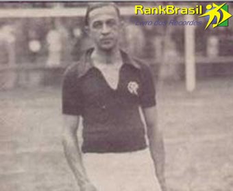Primeiro craque do futebol brasileiro