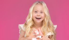Mais Jovem Pessoa com Síndrome de Down a Lançar Marca Própria de Cosméticos no Brasil