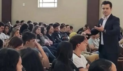Professor de Direito com mais publicações em coautoria com alunos de graduação