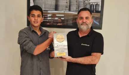 Mais jovem brasileiro a ter conhecimento técnico sobre colheitadeiras