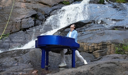 Primeiro Pianista a Tocar em uma Cachoeira no Brasil