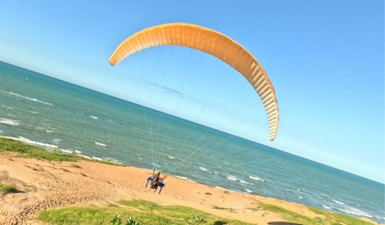 Primeiro Pianista a Tocar Voando em um Parapente no Brasil